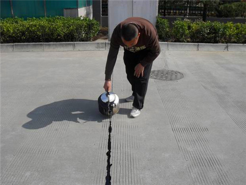 嘉格瀝青道路灌縫膠成為大家一致認(rèn)可的好灌縫材料，這是為什么呢?